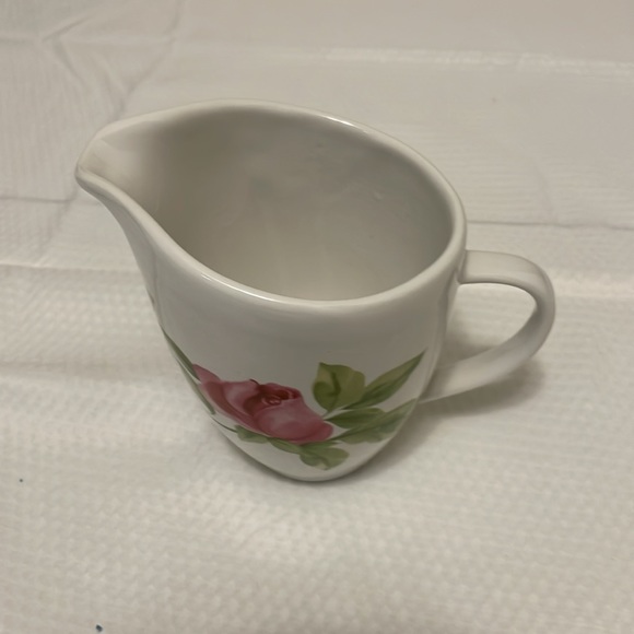 Pfaltzgraff Emma Sugar Bowl with lid and Creamer - Picture 5 of 7